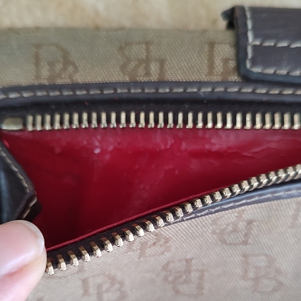 Rare Dooney & Bourke Vintage Brown and Tan Monogram Wallet with Lock Clasp - Picture 8 of 8